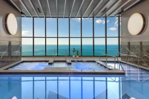 Meriton Suites Surfers Paradise - Booking and Reservations