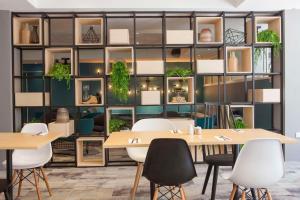 Metro Aspire Hotel Sydney - Location and Accessibility