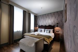 Morton Hotel - Staff and Service