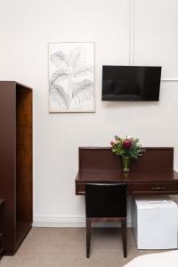 New Crown Hotel Motel - Additional Services