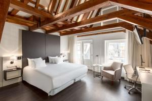 NH Collection Amsterdam Barbizon Palace - Policies and Accessibility