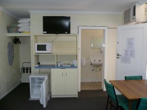 Norfolk Motor Inn - Dining and Breakfast