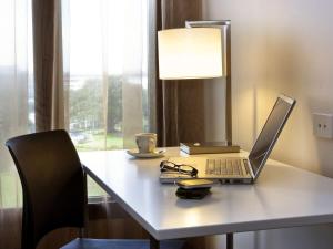 Novotel Sydney International Airport - Parking and Airport Shuttle