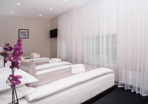 NOX Golders Green - Nearby Attractions and Transportation
