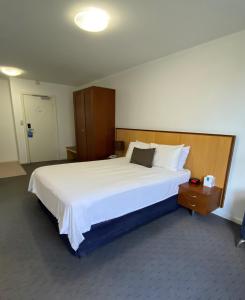 Ocean Beach Hotel - Payment and Deposit
