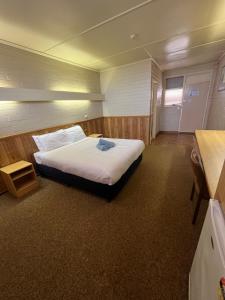 Opal Inn Hotel, Motel, Caravan Park - Dining Options