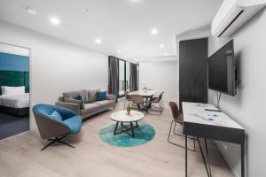 Oros Hotel and Apartments - Location and Accessibility