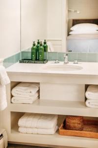 Otis Harbor Springs Review Power Traveller