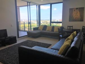 Panoramic Views in Luxurious Brand New Apartment - Guest Feedback Highlights