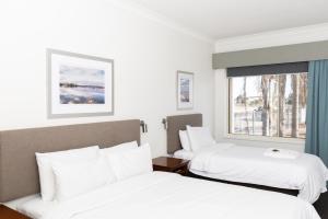 Pastoral Hotel Motel - Room and Bathroom Features