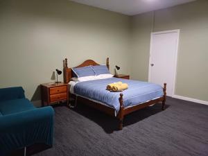 PETERBOROUGH HOTEL - On-Site Dining and Leisure