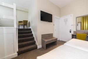 Phoenix Hotel - Exemplary Service
