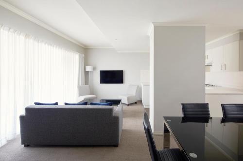 Pinnacle Apartments - On-site Services