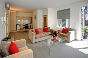 Plum Serviced Apartments North Melbourne - Payments and Charges