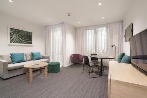 Quest Springfield Central - Check-in and Check-out