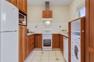 Robyns Nest Lakeside Resort - Policies and Accessibility