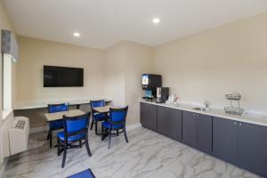 Scottish Inns & Suites Hitchcock-Santa Fe - Location and Proximity