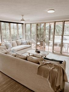 Sea Breeze on Main Beach - Booking and Policies