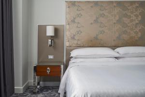 Sheraton Melbourne Hotel - Transportation and Accessibility