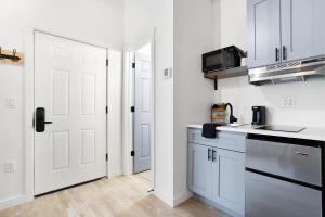 South Bay Inn - Location and Proximity