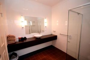 Sundowner Motel Hotel - Nearby Attractions