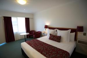 SureStay Hotel by Best Western The Clarence on Melville - Dining and Nearby Attractions