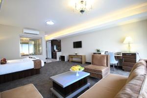 Swan River Hotel - Special Requests and Policies