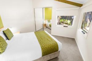Tathra Beach House Holiday Apartments - Payment and Age Policies