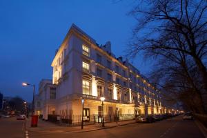 The Caesar Hotel - Location and Accessibility