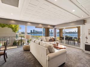 The Peninsula Riverside Serviced Apartments - Nearby Attractions and Activities