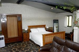 The Studio at Meadowbrook - Host Information