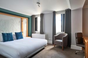 Thistle London Park Lane - Policies and Booking Information