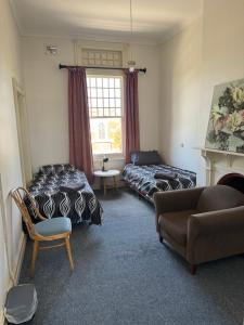 Thommos Pub - Dining and Recreation