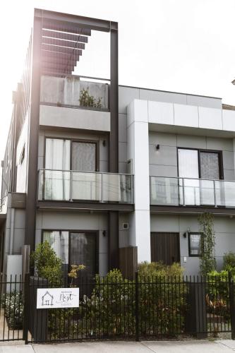 Timber Door Luxury Accommodation Geelong - Frequently Asked Questions