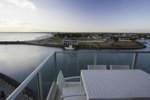 Wallaroo Marina Apartments - Dining and Entertainment Nearby