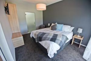 Waterfront Apartments - Local Attractions