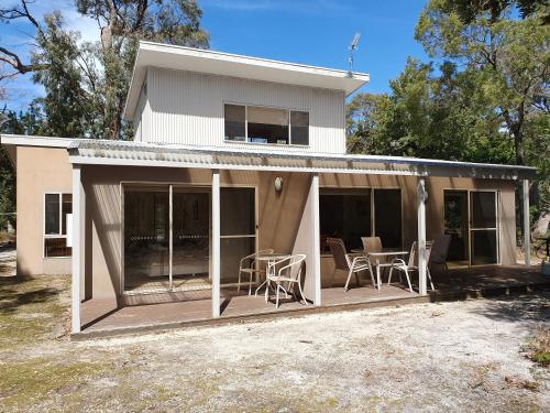 Waterfront Retreat At Wattle Point - Contact and Reservation Information