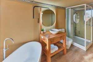 Willow Wood Glamping Retreat - Eco-Friendly Practices and Community Involvement