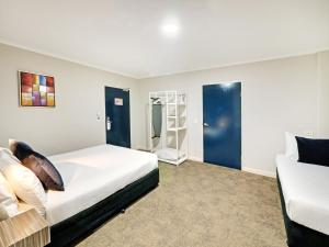 28 Hotel - Transportation Options