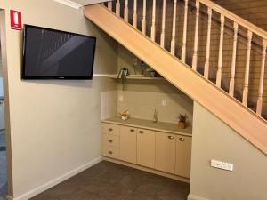 Albury Georgian Motel & Suites - Additional Information