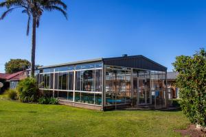 Arkana Motor Inn & Terrace Apartments - Kitchen Facilities and Family Rooms