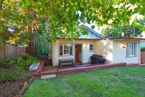 Brantwood Cottage Luxury Accommodation - Host Information and Contact Details