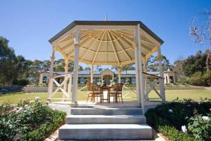 Brice Hill Country Lodge - Policies and Check-in/Check-out