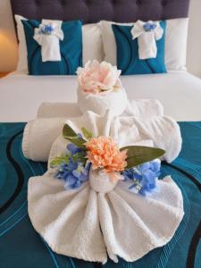 Cairns Luxury Seafront Apartment - Booking and Check-in