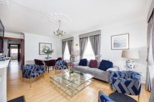 CARLTON COURT - MAYFAIR - Personalized Service Approach
