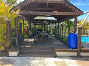Central Jetty Motel - Accessibility and Languages
