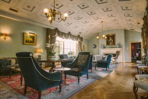 Chateau Yering - How to Book
