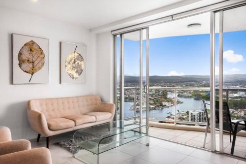 Chevron Renaissance 2 Bed Apartment by Vaun - The Last Word