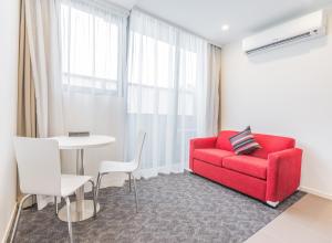 City Edge Box Hill Apartment Hotel - Accessibility and Neighborhood