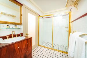 Cobb & Co Court Boutique Hotel - Policies and Check-in/Check-out